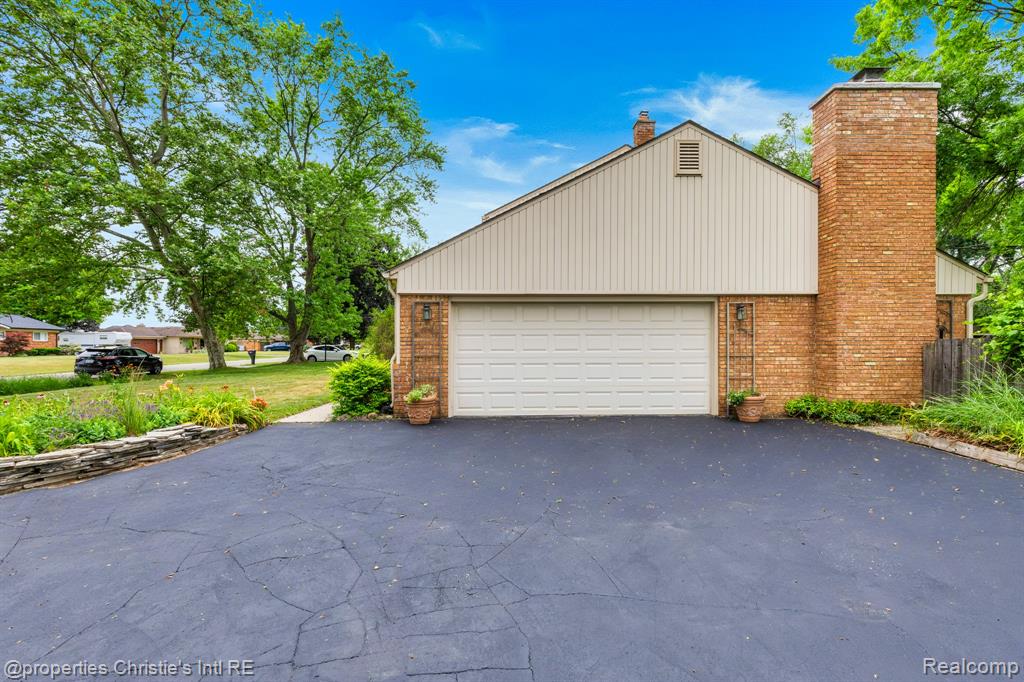 4247 Morningview Drive, Shelby Twp, MI 48316 — Photo 45