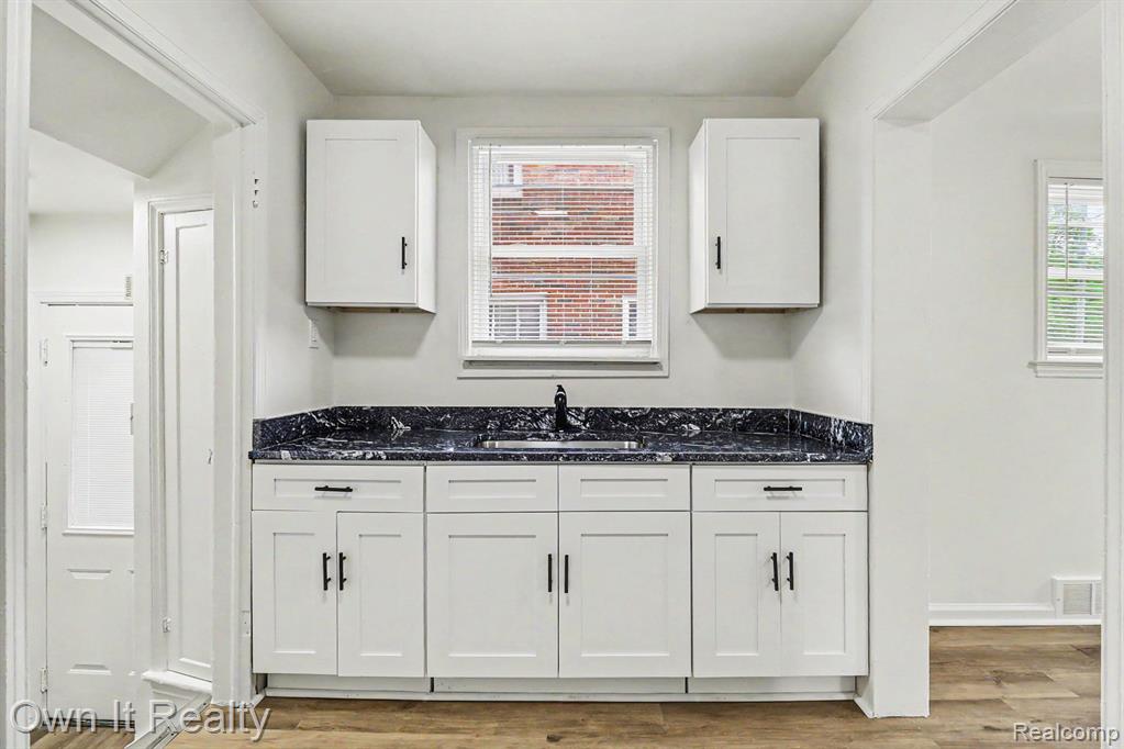 11276 Somerset Avenue, Detroit, MI 48224 — Photo 8