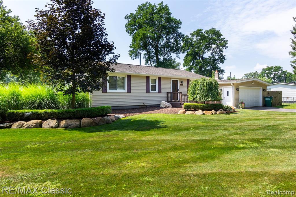 9309 Eagle Hill Drive, Clarkston, MI — Photo 2