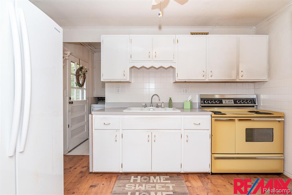 4351 SEEDEN Street, Waterford, MI 48329 — Photo 18