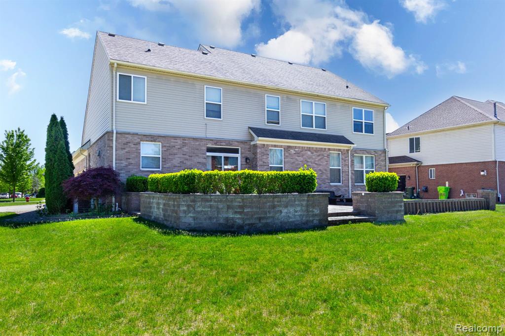 42575 Silverwood Drive, Sterling Heights, MI 48314 — Photo 35
