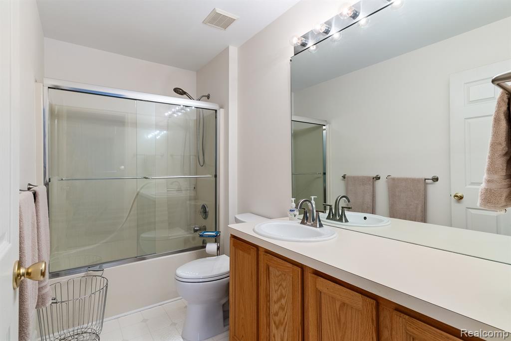 7983 SPRINGWATER Drive, Ypsilanti, MI 48197 — Photo 31