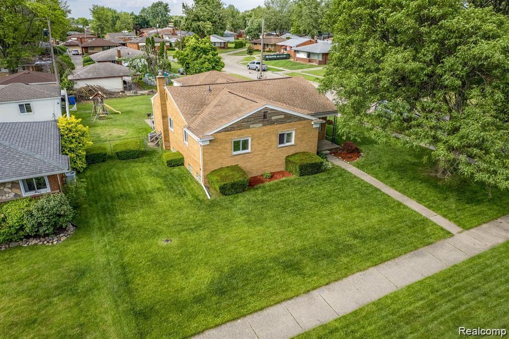 8575 DARLENE Street, Warren, MI 48093 — Photo 2