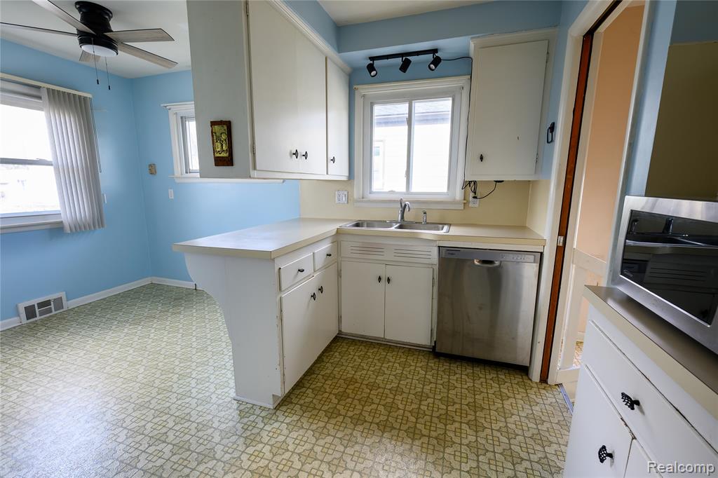 23776 Vassar Avenue, Hazel Park, MI 48030 — Photo 4