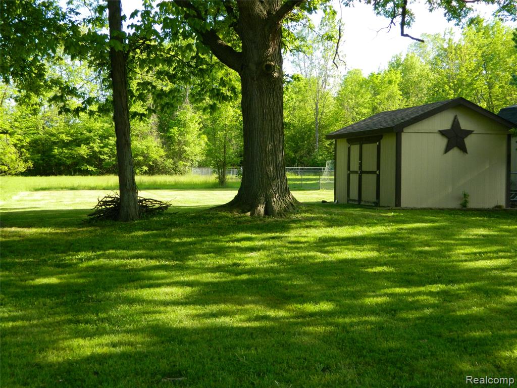 5120 Esta Drive, Flint, MI 48506 — Photo 9