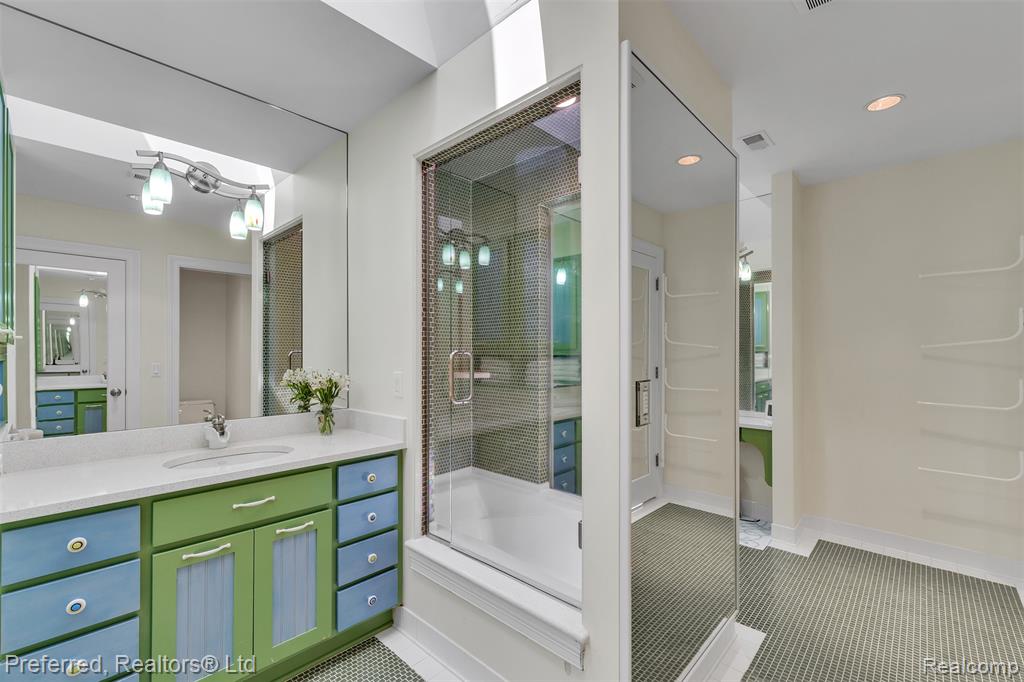 12196 Woodline Drive, Fenton, MI 48430 — Photo 53