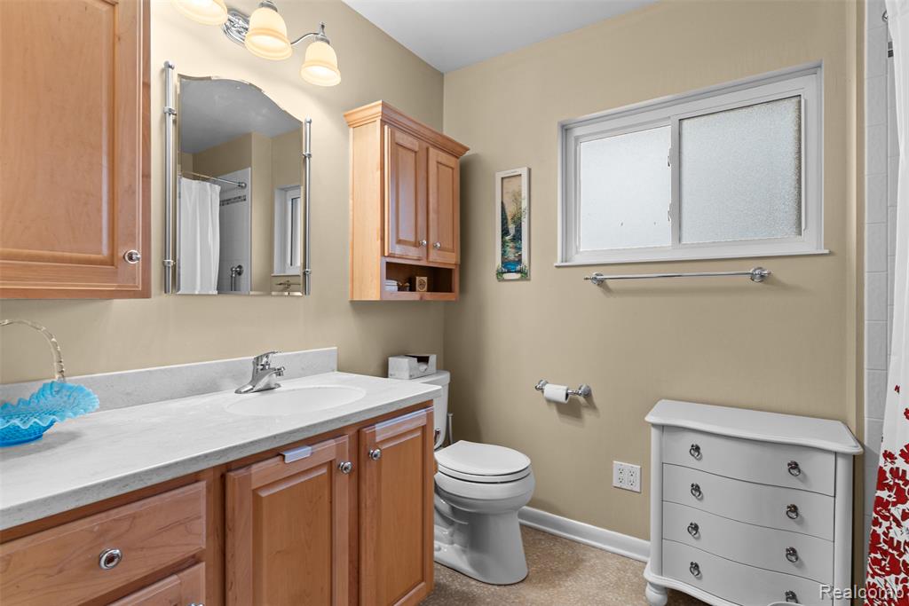 428 Sunnyside Drive, Flushing, MI 48433 — Photo 10
