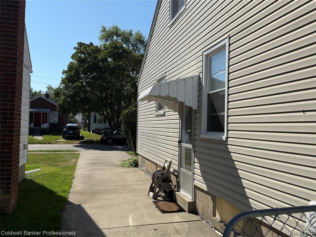 565 E Webster Street, Ferndale, MI 48220 — Photo 4