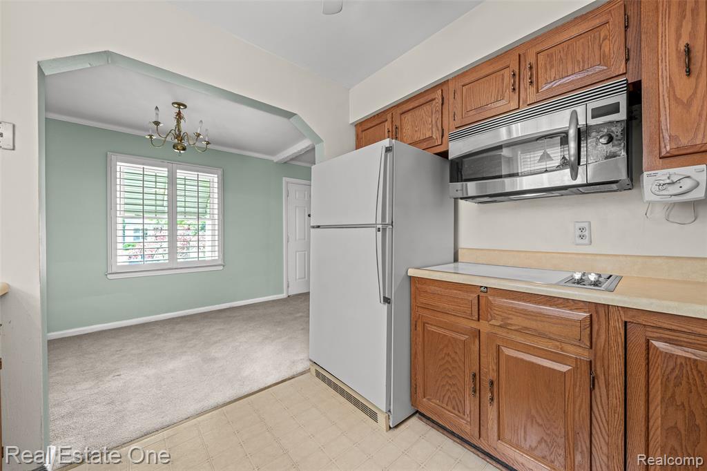 816 N Kenwood Avenue, Royal Oak, MI 48067 — Photo 17