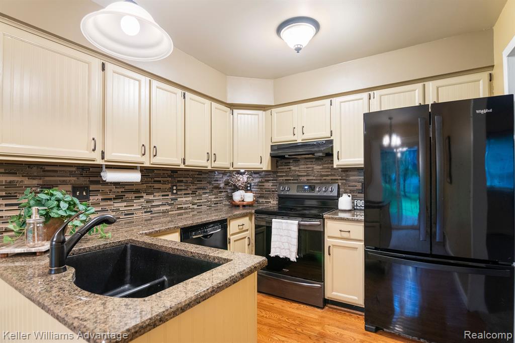 24923 FAIRWAY HILLS Drive, Novi, MI — Photo 12