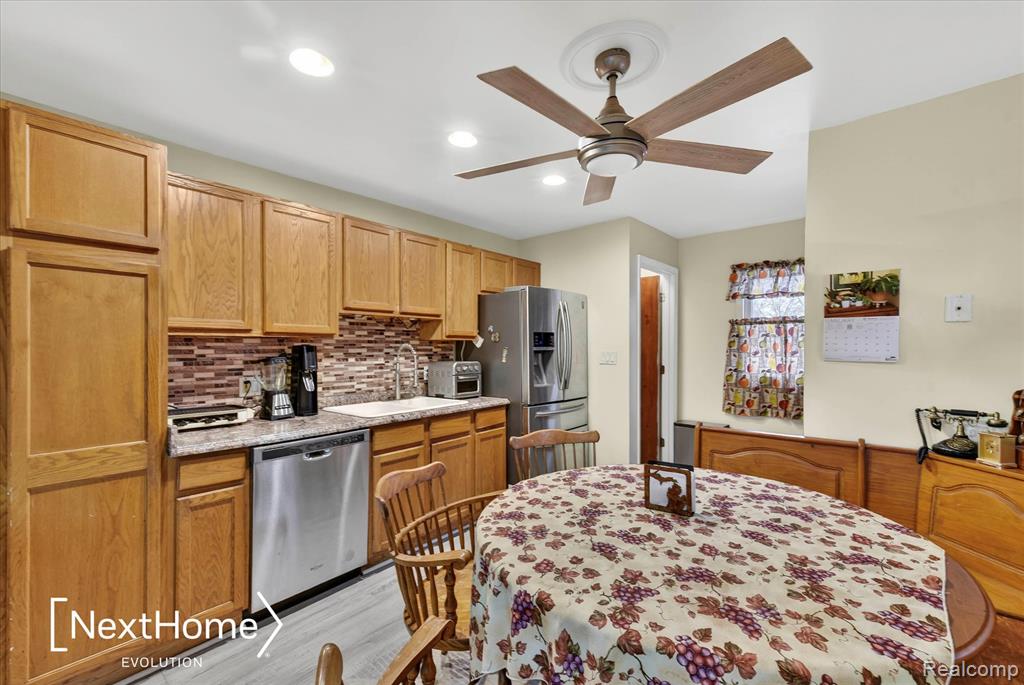 645 Riverbank Street, Wyandotte, MI 48192 — Photo 9