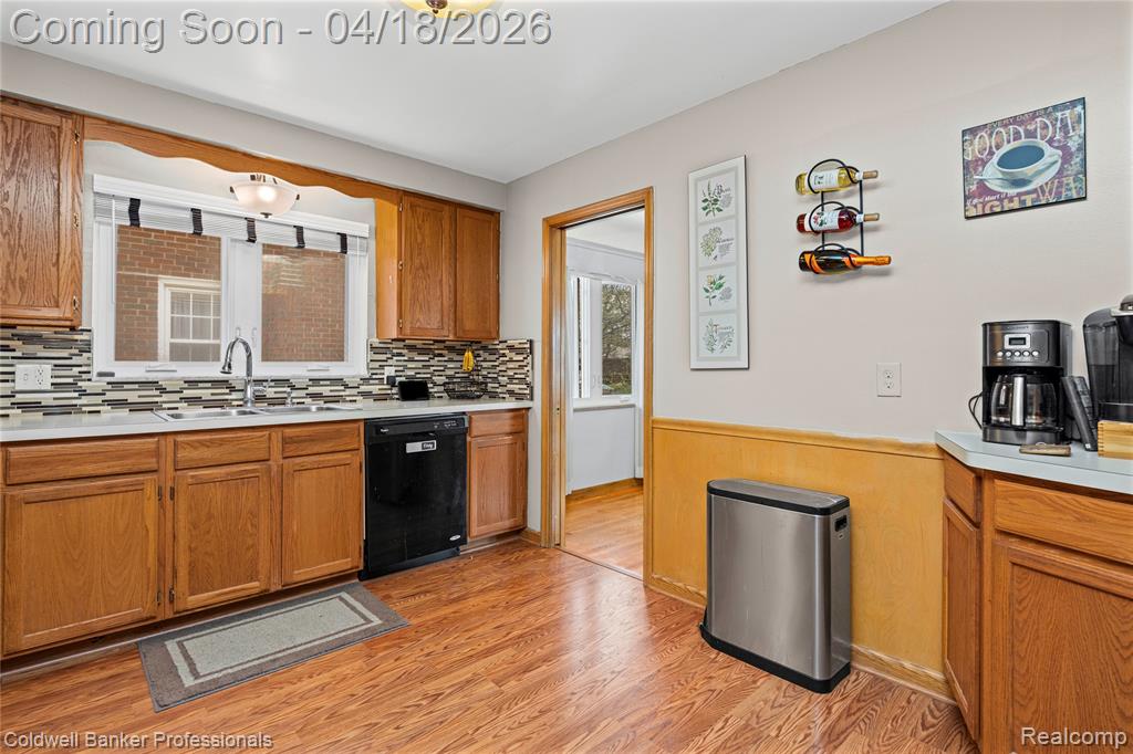 1544 Dorthen Avenue, Grosse Pointe Woods, MI 48236 — Photo 22
