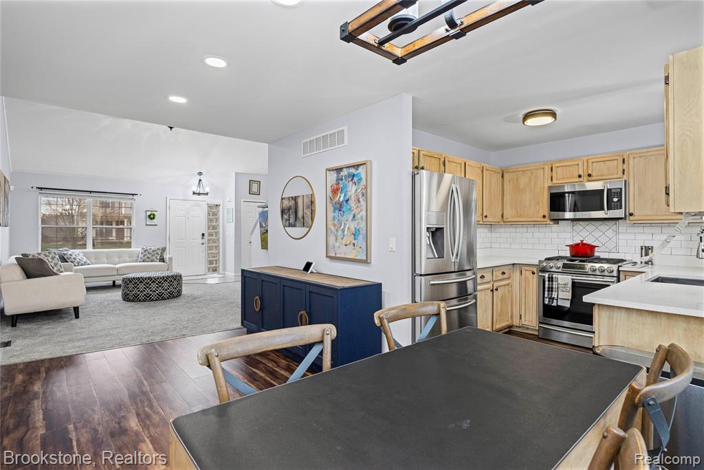 510 Woodland Hills Drive, Walled Lake, MI 48390 — Photo 19