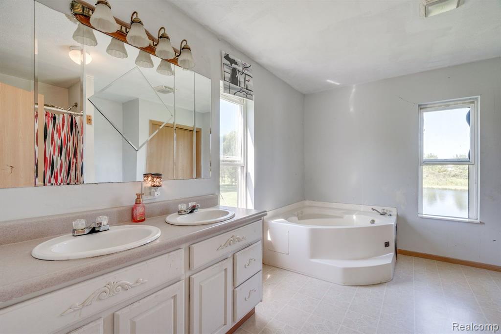 6066 MARSH Road, Cottrellville, MI — Photo 16