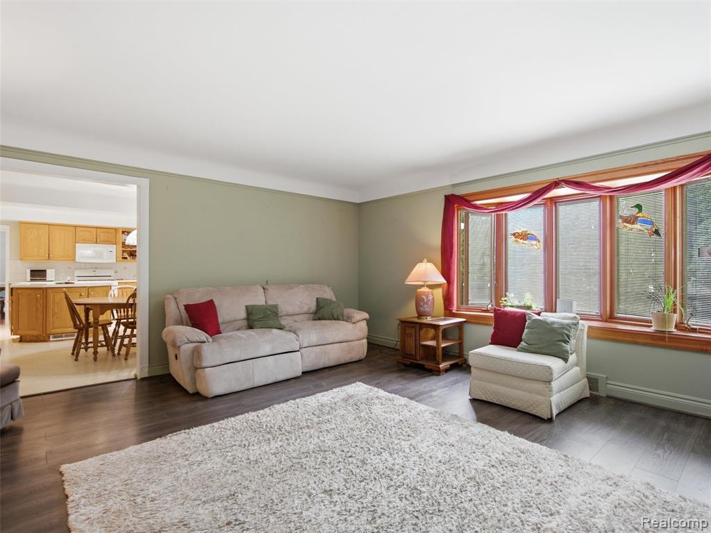 883 Briarcliff Drive, Grosse Pointe, MI 48236 — Photo 23
