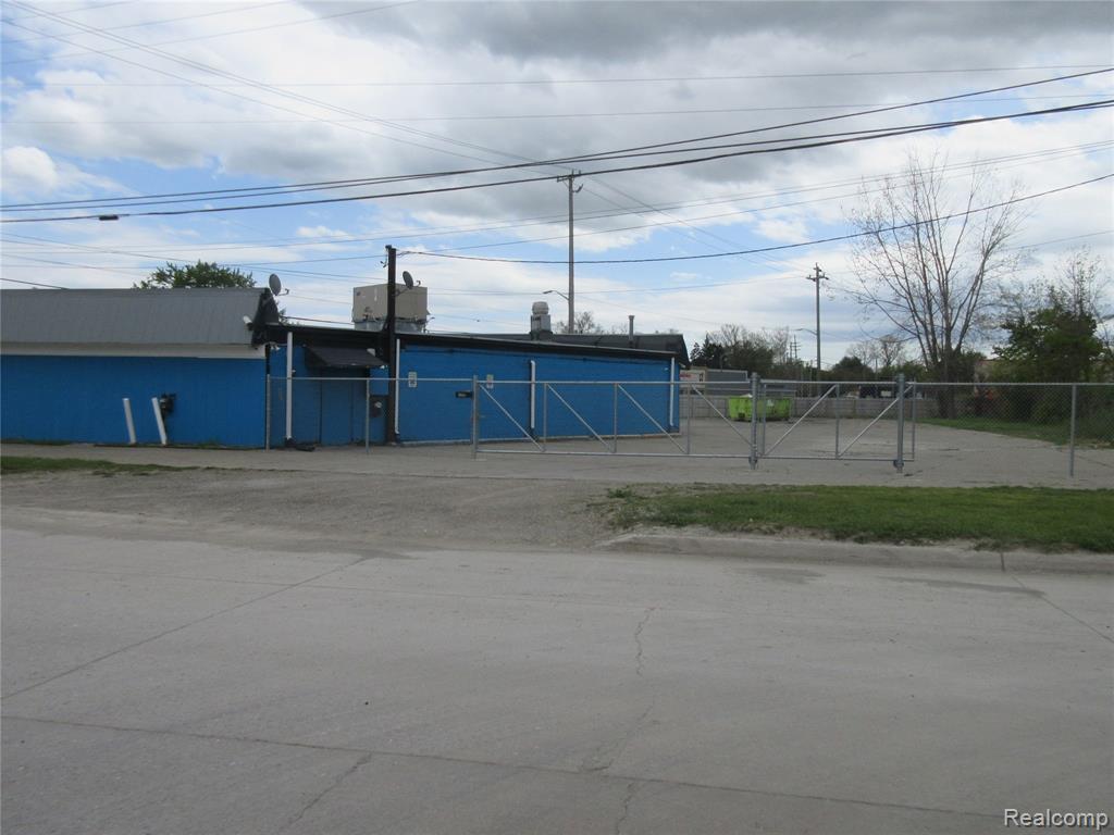 21665 GROESBECK Highway, Warren, MI 48089 — Photo 3