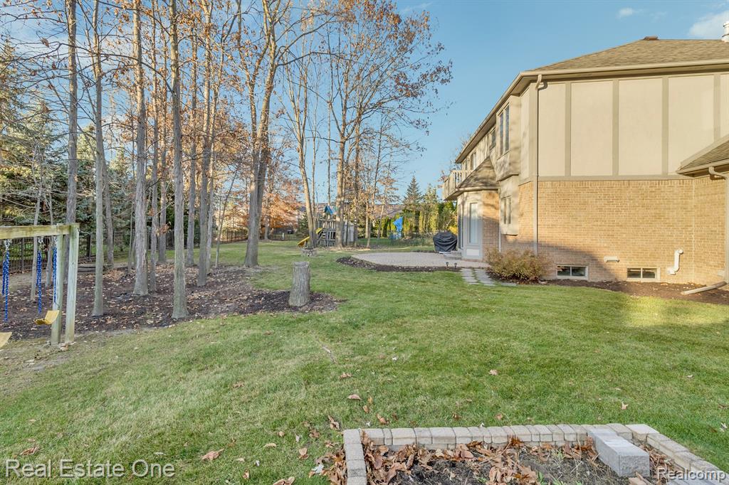 43581 NAVES Court, Clinton Twp, MI 48038 — Photo 43