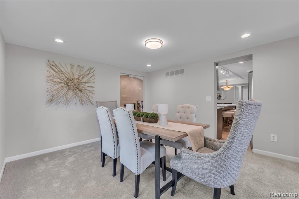 5310 Pond Bluff Drive, West Bloomfield, MI 48323 — Photo 13