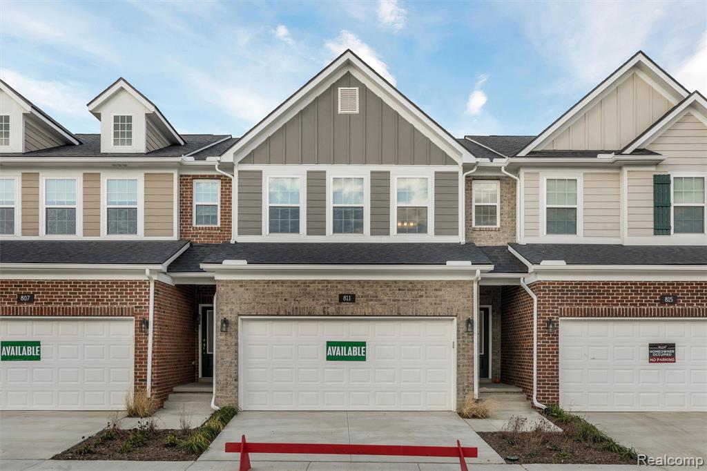 811 Balmoral Ln, Troy, MI 48085 — Photo 2