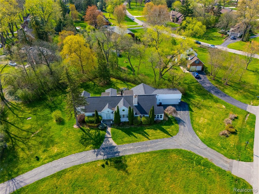27881 Rackham Drive, Lathrup Village, MI 48076 — Photo 28