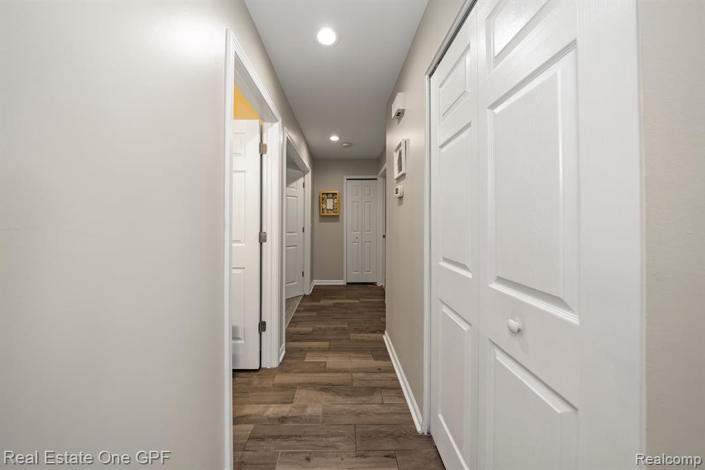 2957 ROUNDTREE Drive, Troy, MI 48083 — Photo 11