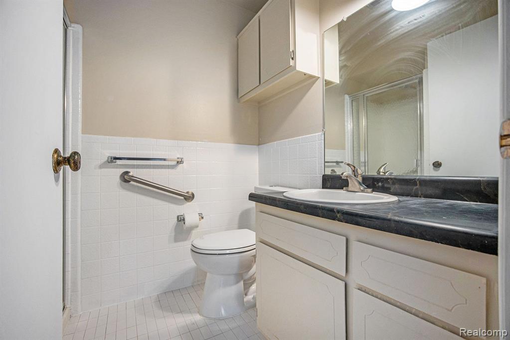 406 RIVIERA Drive, Saint Clair Shores, MI 48080 — Photo 15