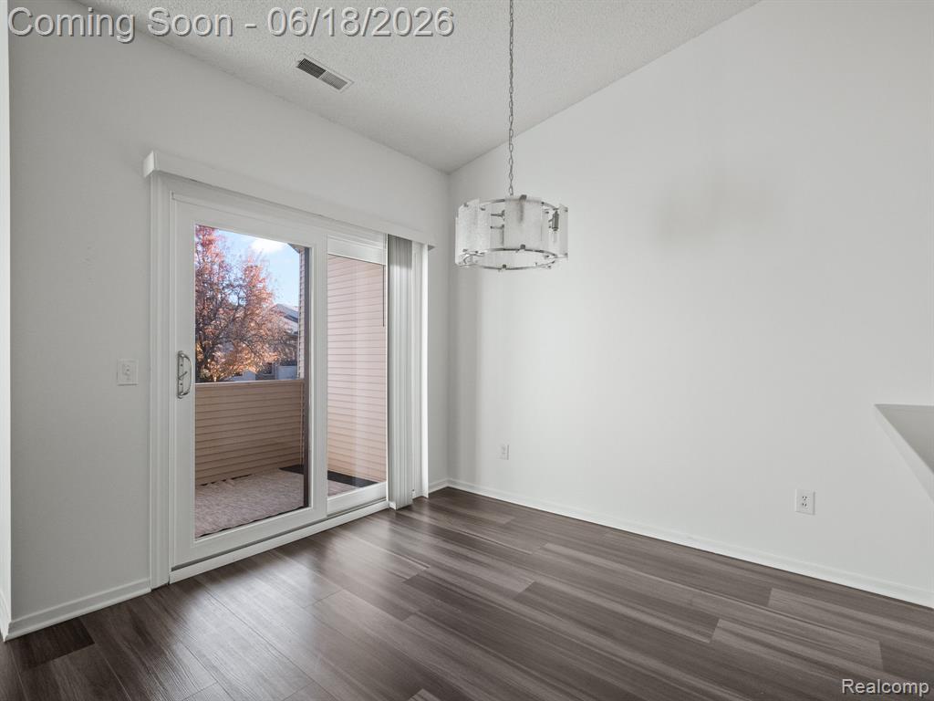 6680 Ridgefield Circle, 201, West Bloomfield, MI — Photo 11