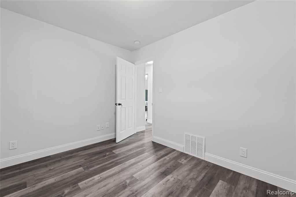 8044 Pelham Road, Taylor, MI 48180 — Photo 11