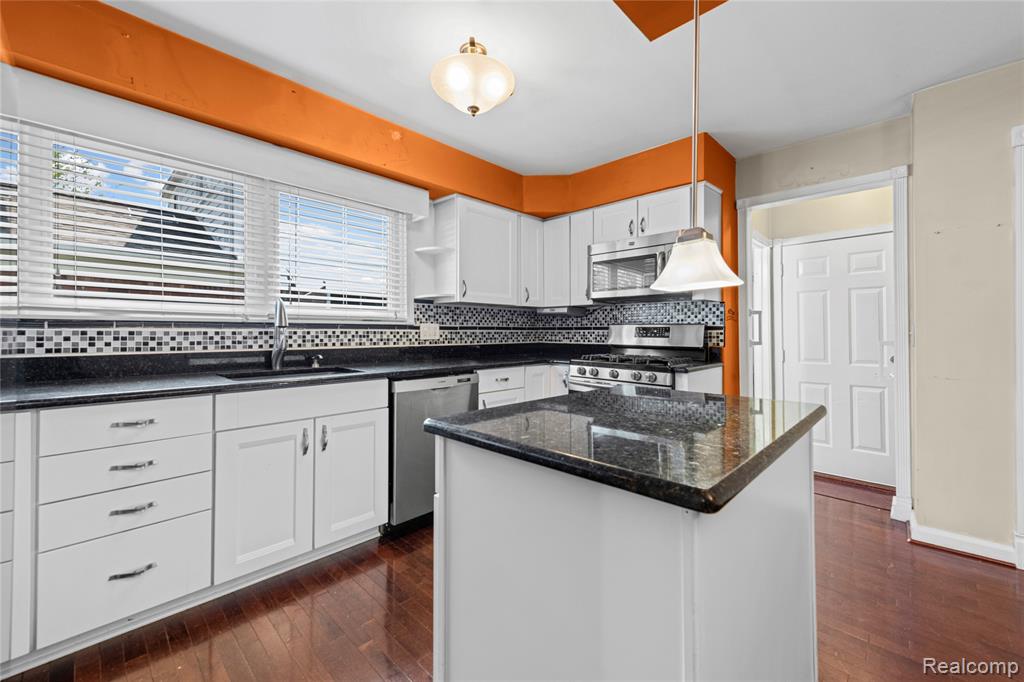 22356 Woodstock Court, Woodhaven, MI 48183 — Photo 11