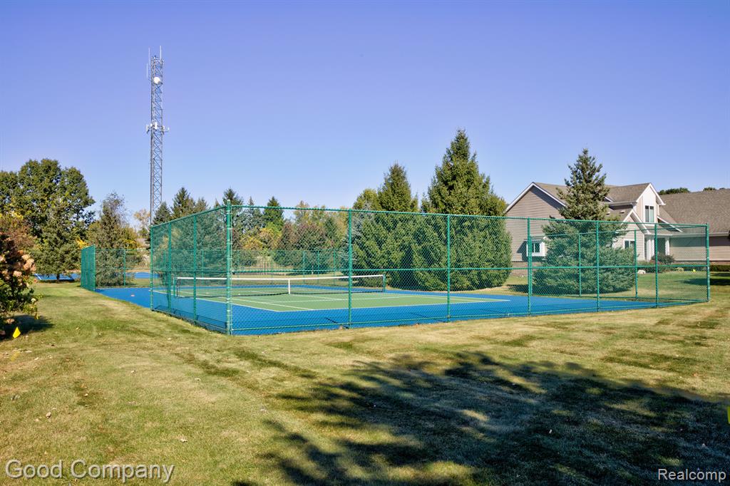 907 RIVERSTONE Court, Milford, MI 48381 — Photo 71
