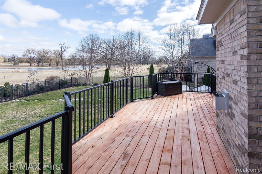 8598 GOLF LANE Drive, Commerce Twp, MI 48382 — Photo 2