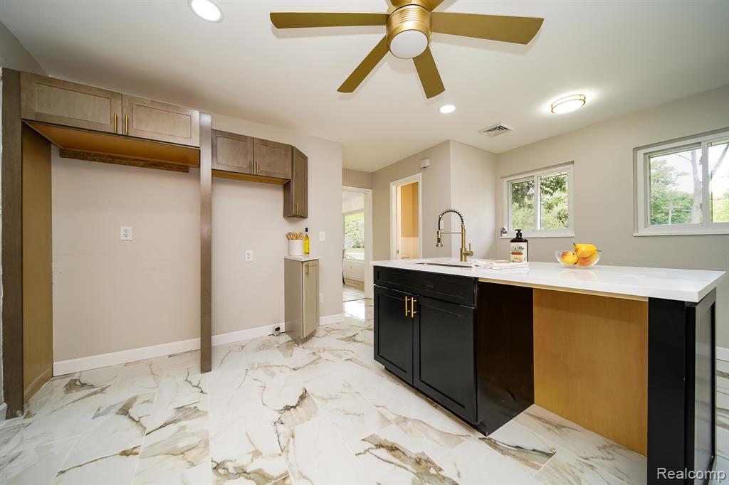 19041 Bungalow Drive, Lathrup Village, MI 48076 — Photo 25