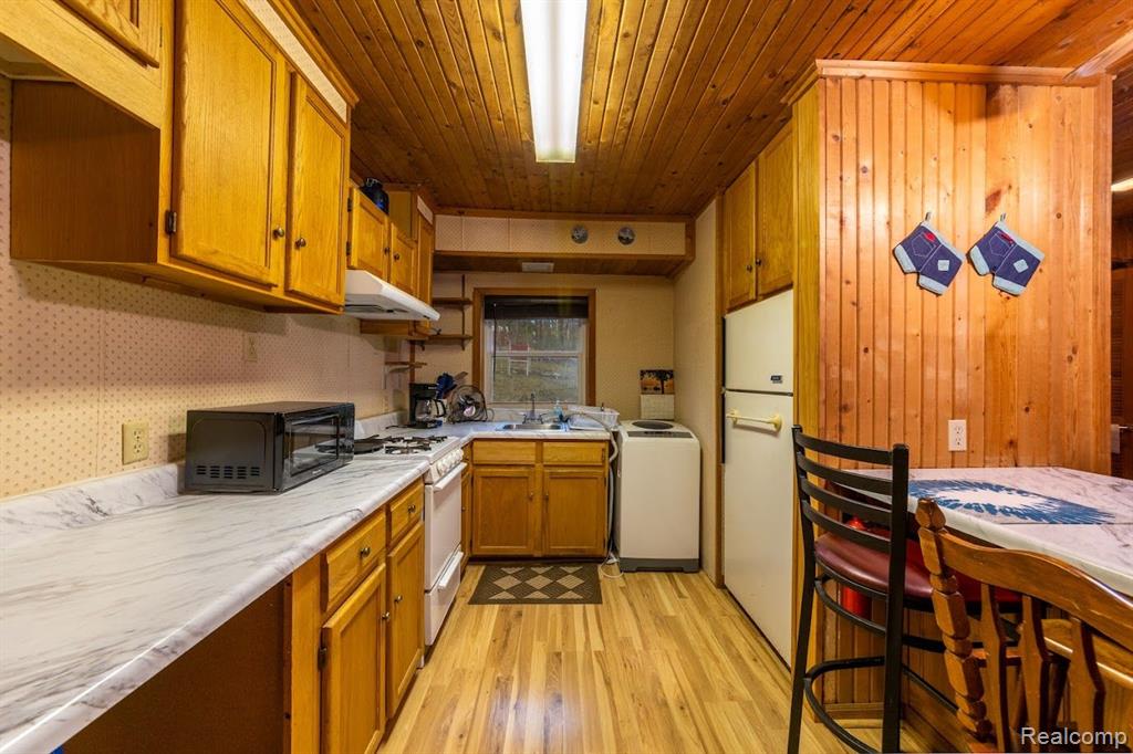 732 NORWAY Street, Harrison, MI 48625 — Photo 5