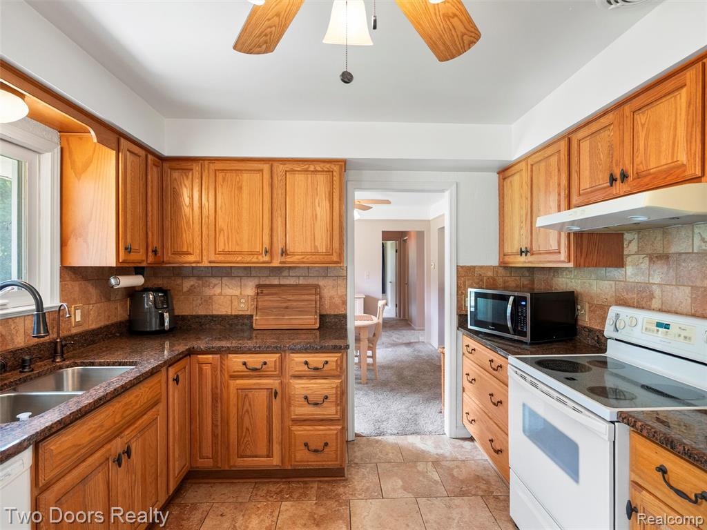 7137 Blankenship Circle, Davison, MI 48423 — Photo 18