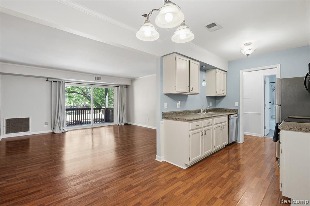 6160 Innkeepers Court, 69, East Lansing, MI 48823 — Photo 11