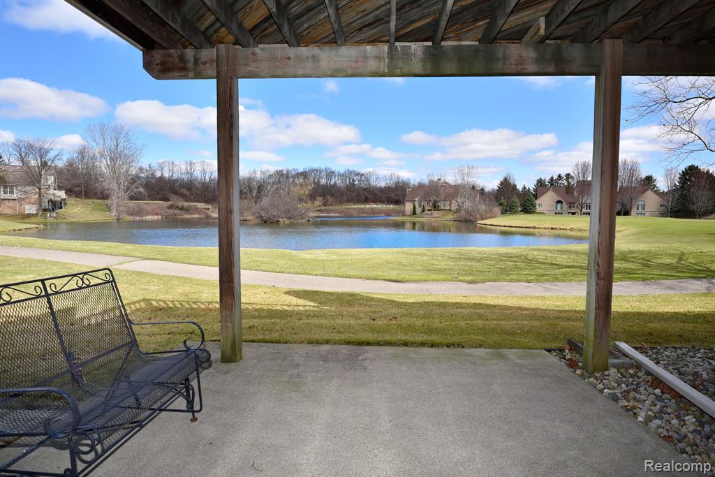 527 Newburne Pointe, 19, Bloomfield Hills, MI 48304 — Photo 33