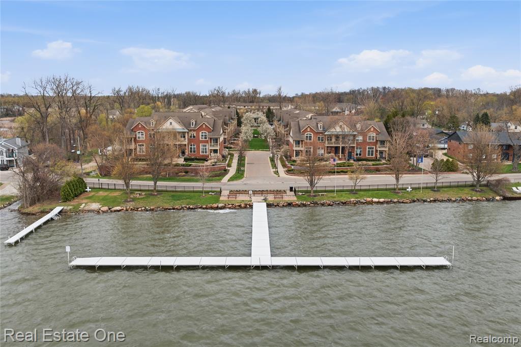 402 Old Pine Way, Walled Lake, MI 48390 — Photo 31
