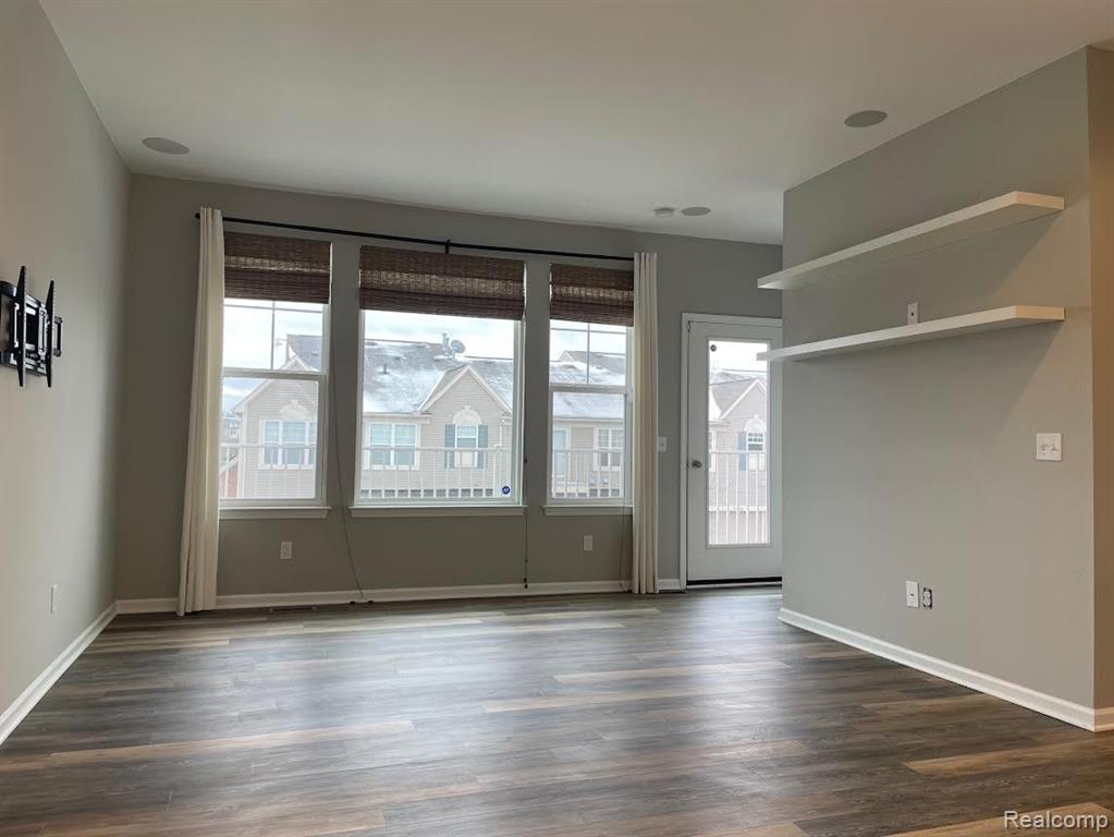 411 WRIGHT Street, Wixom, MI — Photo 9