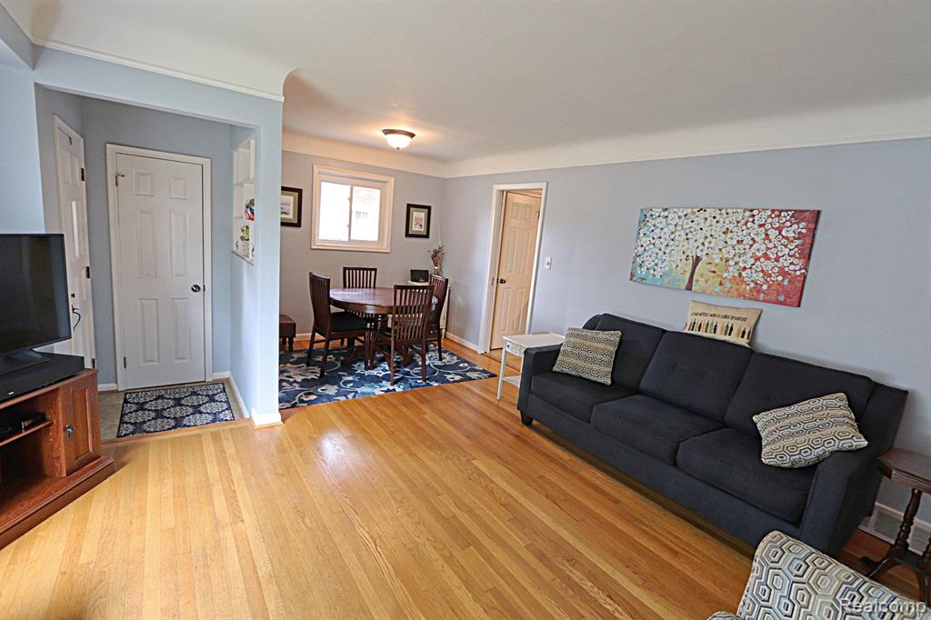 8554 WINSTON Lane, Dearborn Heights, MI 48127 — Photo 14