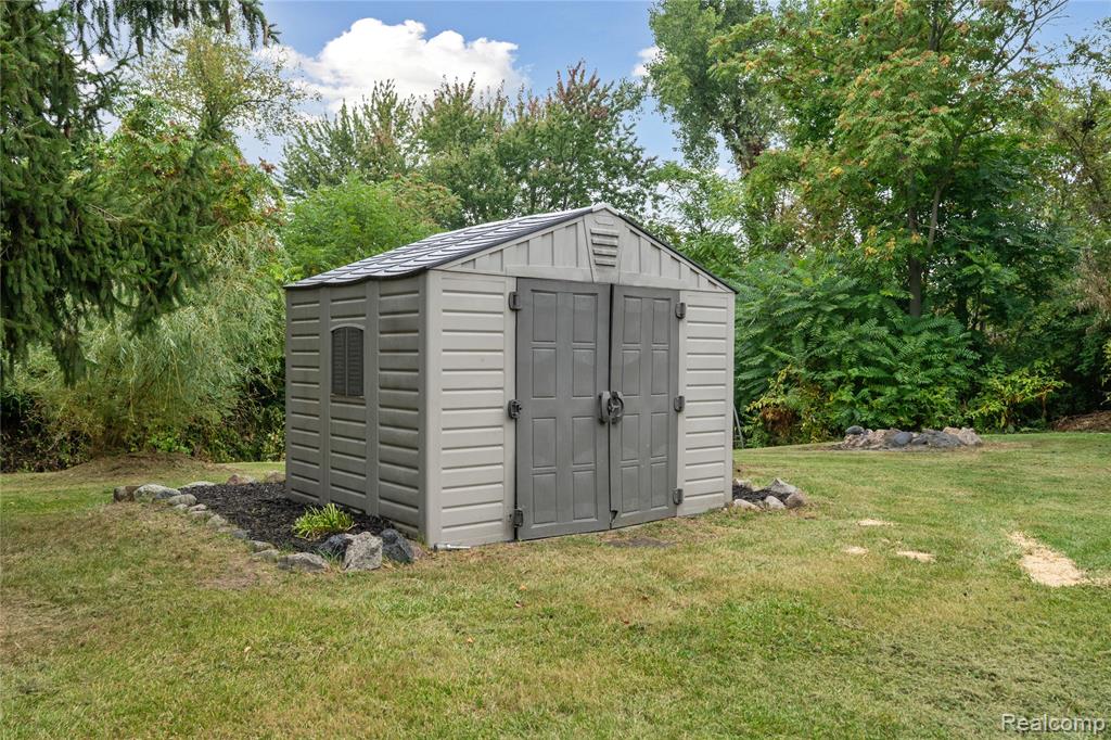 8466 Silver Lake Rd, Linden, MI 48451 — Photo 31