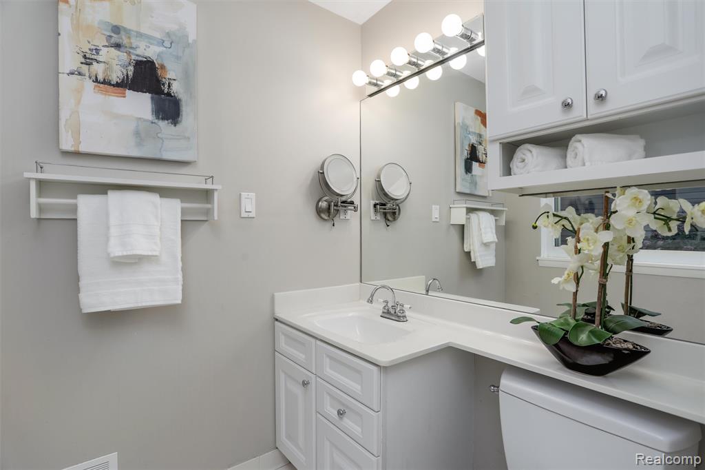 5908 Burnham Road, Bloomfield Hills, MI 48302 — Photo 32