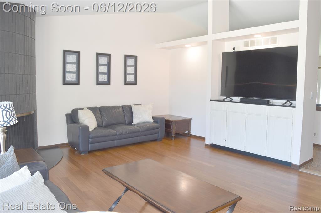 5324 Greenbriar Drive, West Bloomfield, MI 48323 — Photo 9