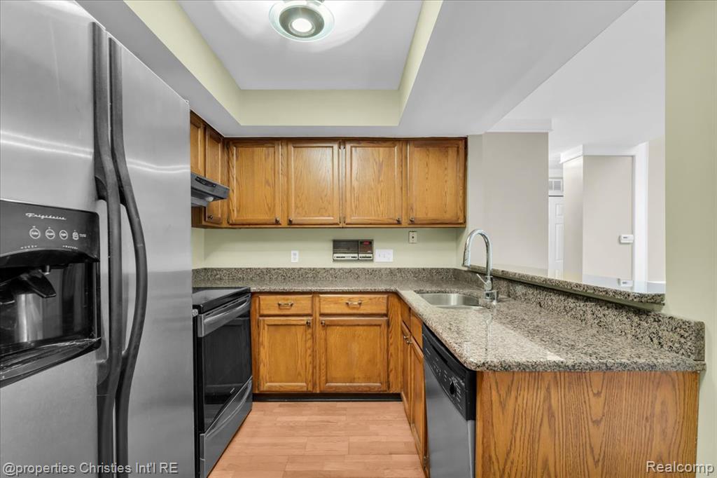 6651 Hearthside Court, West Bloomfield, MI — Photo 9