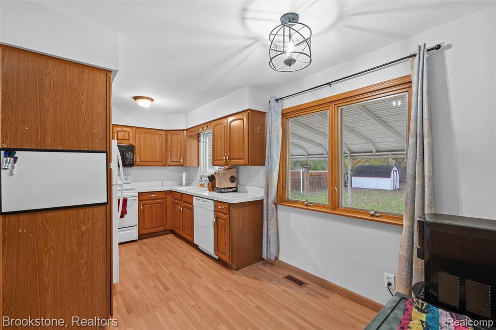 5503 Westchester Drive, Flint, MI 48532 — Photo 7