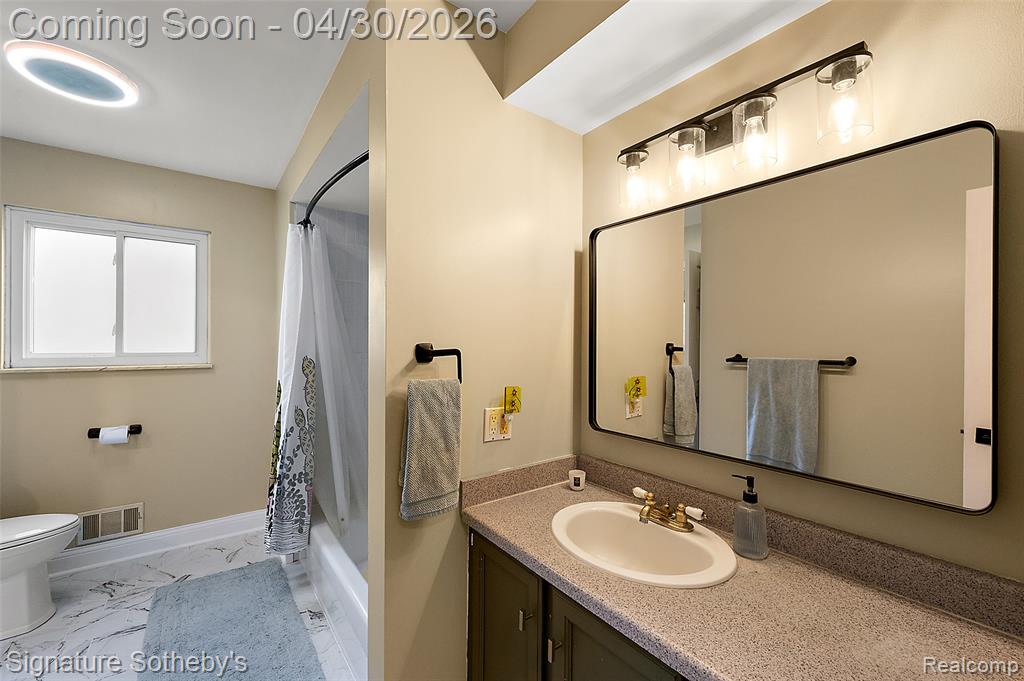 2682 Costa Mesa Road, Waterford, MI 48329 — Photo 16
