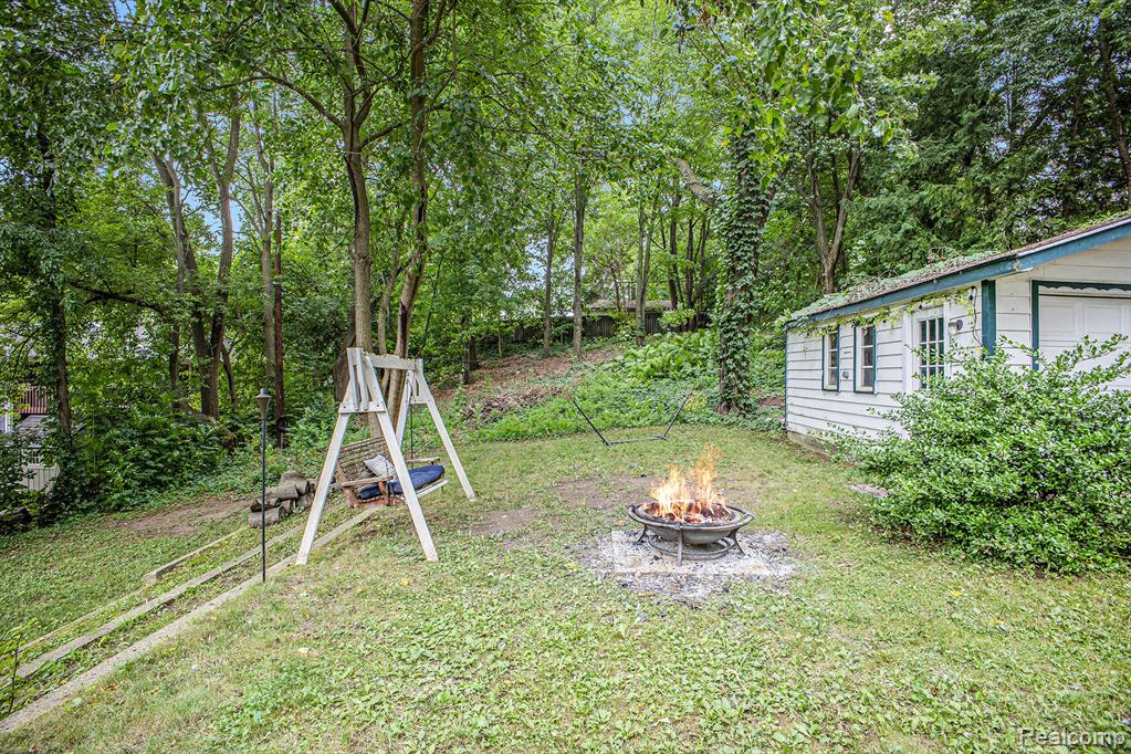 664 E HIGHLAND Road, Howell, MI 48843 — Photo 6