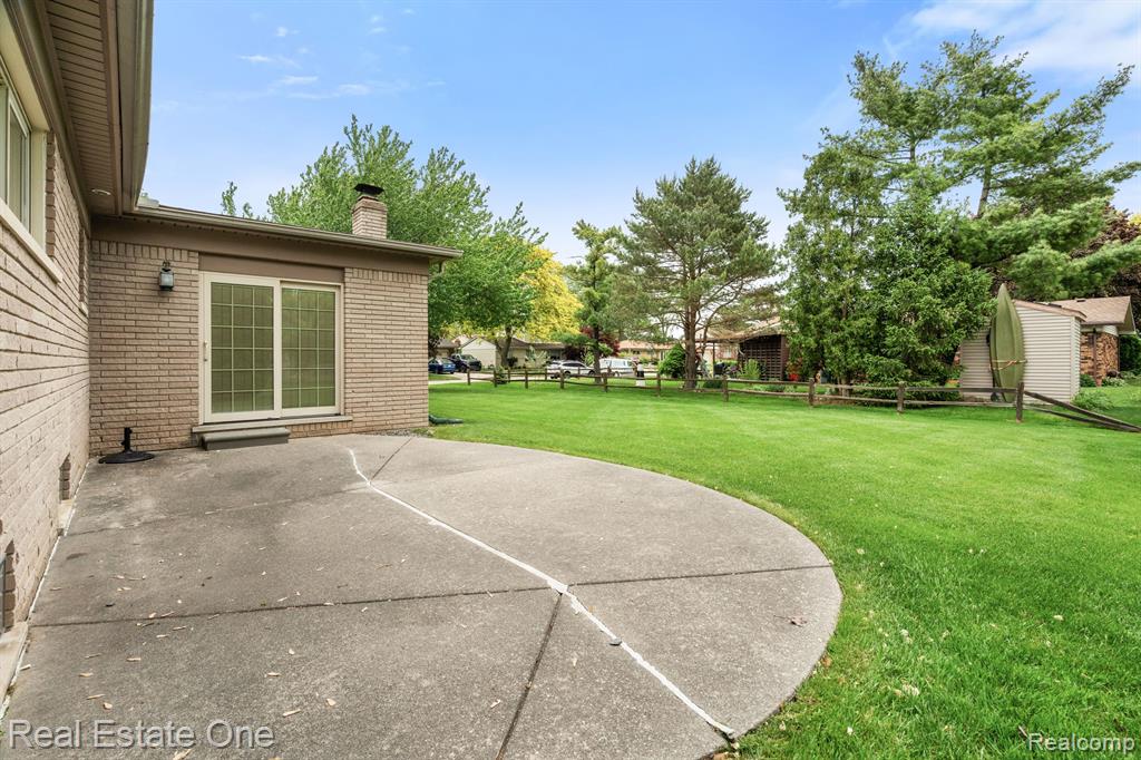 39664 Cadborough Drive, Clinton Twp, MI 48038 — Photo 43