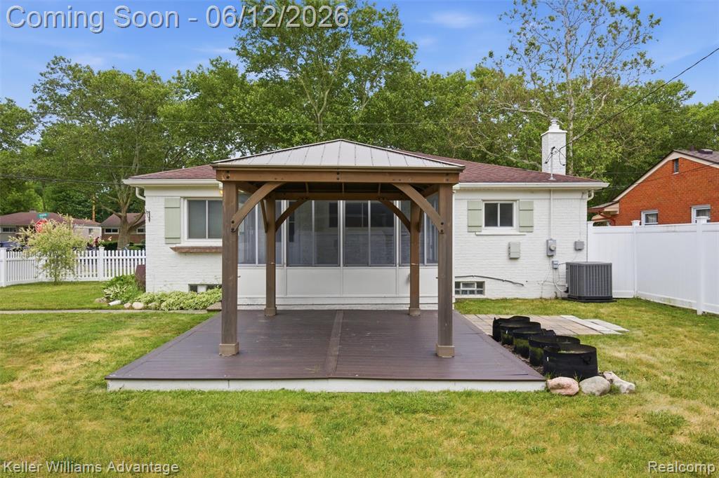23111 Scotia Road, Oak Park, MI 48237 — Photo 45
