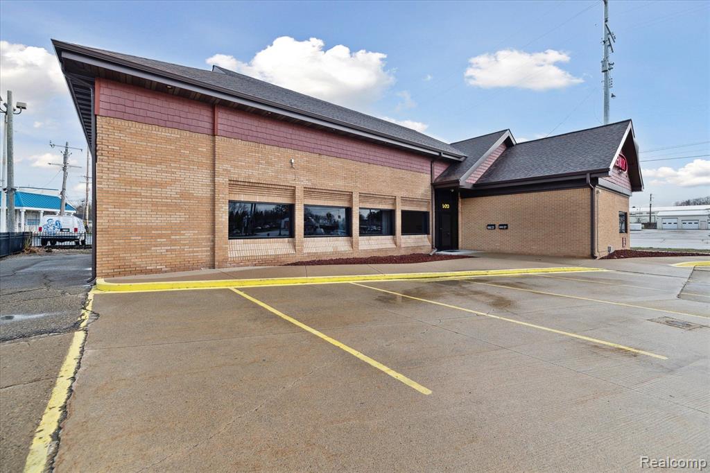 920 E GRAND RIVER Avenue, Howell, MI 48843 — Photo 4