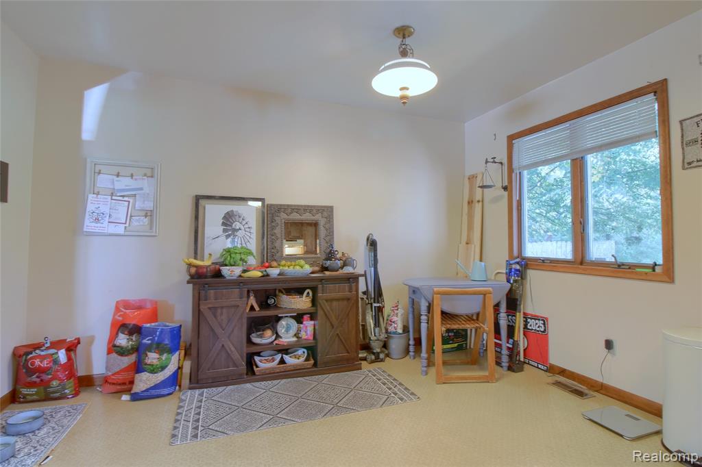 600 Oakville Waltz Road N, New Boston, MI 48164 — Photo 10